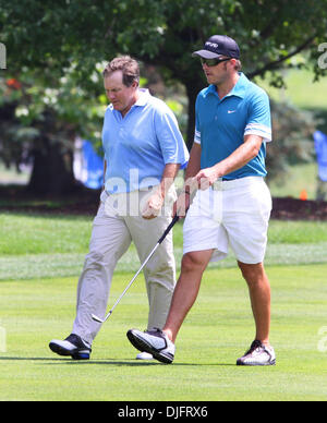 June 23, 2010 - Cromwell, Connecticut, U.S. - New England Patriots football head coach BILL BELICHICK walk with BODE MILLER, Olympic alpine skier, at the Travelers Celebrity Pro-Am. (Credit Image: © Stan Godlewski/ZUMApress.com) Stock Photo