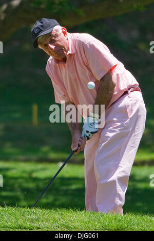 June 30, 2010 - Sylvania, Ohio, USA - 30 June 2010:  Jamie Farr during the Owens-Illinois Celebrity Pro-Am event of the Jamie Farr Owens Corning Classic presented by Kroger at Highland Meadows Golf Club in Sylvania, Ohio.   .Mandatory Credit: Scott W. Grau / Southcreek Global (Credit Image: © Southcreek Global/ZUMApress.com) Stock Photo