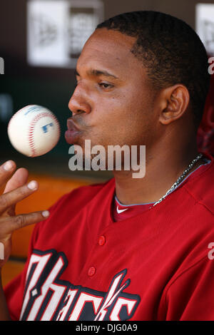 Houston Astros Carlos Lee is on deck during the baseball game between the  Houston Astros and the Pittsburgh Pirates in Pittsburgh, Sunday, Sept. 26,  2010. (AP Photo/Keith Srakocic Stock Photo - Alamy