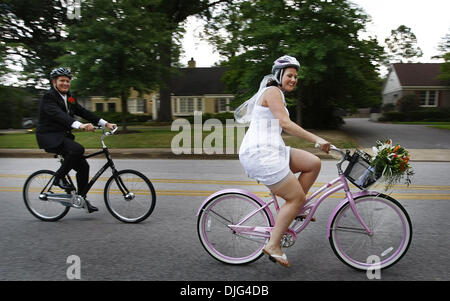 July 10, 2010 - Memphis, TN, U.S. - 10 July 10 (mwride) photo by Mark Weber - Newlyweds Frankie Allen, left, and his bride Virginia, right, lead a bike parade after their wedding ceremony at Christ United Methodist Church to a reception in East Memphis Saturday afternoon. The couple met last year while attending regular night bike rides from the Peddler Bike Shop to Overton Park an Stock Photo