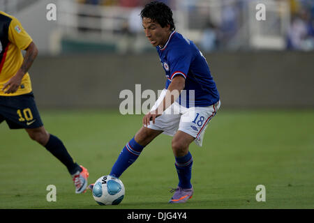 July 10, 2010 - Pasadena, California, United States of America - 10 July 2010: Cruz Azul midfielder Cesar Villaluz dribbles the ball up the pitch, during a friendly match at the Rose Bowl in Pasadena, California.       .Mandatory Credit:  Tony Leon / Southcreek Global (Credit Image: © Southcreek Global/ZUMApress.com) Stock Photo