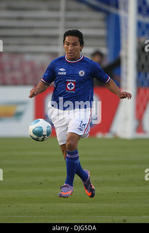 Cruz Azul midfielder Cesar Villaluz dribbles the ball up the pitch, during a friendly match at the Rose Bowl in Pasadena, California. (Credit Image: © Tony Leon/Southcreek Global/ZUMApress.com) Stock Photo