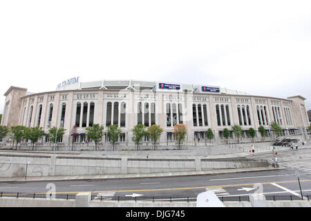 Jul 13, 2010 - Bronx, New York, USA - Yankee Stadium on the day George M. Steinbrenner III, principal owner of the New York Yankees franchise dies. (Credit Image: © Angel Chevrestt/ZUMApress.com) Stock Photo