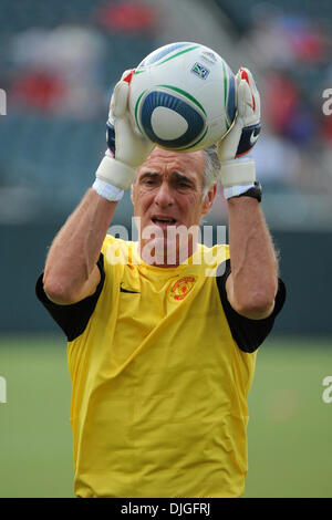 July 21, 2010 - Philadelphia, PA, United States of America - 21 July 2010 -Manchester United Goalkeeping Coach Eric Steele prior to the Eighteen times English Premier League Champion Summer 2010 tour, at Lincoln Financial Field in Philadelphia, PA. Mandatory credit: Brooks Von Arx, Jr./Southcreek Global. (Credit Image: © Southcreek Global/ZUMApress.com) Stock Photo