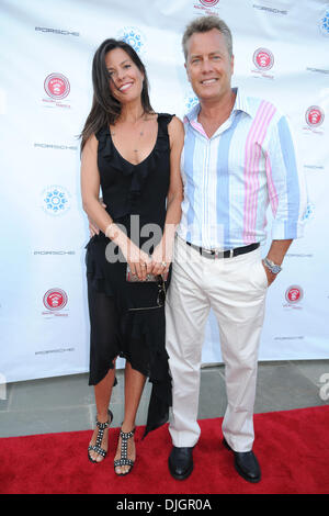 Peter Cook with wife Suzanne Shaw Cook 1st Annual Compound Foundation 'Fostering A Legacy' Benefit East Hampton, New York - 14.07.12 Stock Photo