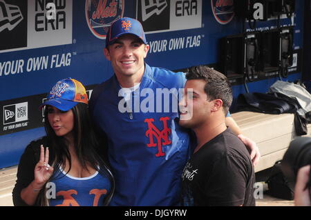 Pregnant Nicole 'Snooki' Polizzi and fiance Jionni LaValle meet the New  York Mets third basemen David Wright at Citi Field. New York City, USA -  23.07.12 Stock Photo - Alamy