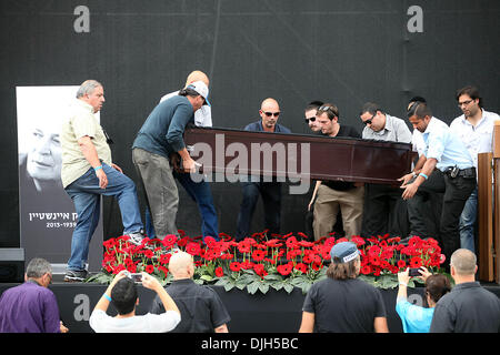 Tel Aviv, Israel. 28th Nov, 2013. People carry the coffin of late Israeli singer and songwriter Arik Einstein during a memorial ceremony before his funeral at Rabin's Square in Tel Aviv, Israel, Nov. 27, 2013. Arik Einstein died of a heart failure at the age of 74 on Nov. 26. Thousands of Israelis came to pay their last respects to the country's great cultural figure. (Xinhua/JINI)(lrz) Credit:  Xinhua/Alamy Live News Stock Photo