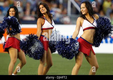 July 29, 2010 - Montreal, Quebec, Canada - 29 July 2010:  Monreal Alouettes' cheerleaders during the CFL game between the Toronto Argonauts and the Montreal Alouettes played at Percival-Molson Stadium in Montreal, Canada. Montreal won 41-10..Mandatory Credit: Philippe Champoux/Southcreek Global (Credit Image: © Southcreek Global/ZUMApress.com) Stock Photo