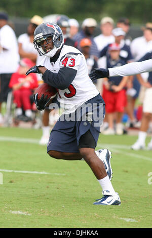 July 31, 2010 - Houston, Texas, United States of America - 31 July 2010: Houston Texans running back Ben Tate (43) runs the ball during offensive drills. The Houston Texans had their second day of training camp 2010 at the at Methodist Training Center, Houston, Texas..Mandatory Credit: Luis Leyva/Southcreek Global (Credit Image: © Southcreek Global/ZUMApress.com) Stock Photo