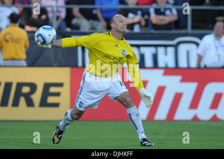 July 31, 2010 - Santa Clara, California, United States of America - 31 July 2010: Seattle Sounders GK Kasey Keller (18) distributes the ball during the MLS match between the San Jose Earthquakes and Seattle Sounders at Buck Shaw Stadium in Santa Clara, CA.  The visiting Sounders won 1-0 and picked up the second annual Heritage Cup..Mandatory Credit: Matt Cohen / Southcreek Global ( Stock Photo