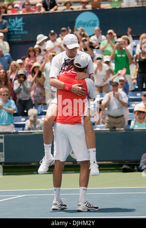 Aug 01, 2010 - Los Angeles, California, U.S. - Farmers Insurance Classic ATP tennis at UCLA, August 1st, 2010 - BOB BRYAN and partner MIKE BRYAN celebrate winning the match and tournament against opponents JJ Rojer and E. Butorac, in the doubles finals of an ATP tennis tournament held at the UCLA LA Tennis Center in Westwood, Los Angeles, CA. Bryan and Bryan won the match and tourn Stock Photo