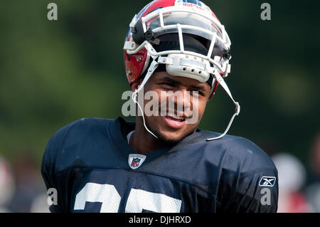 Buffalo Bills wide receiver Roscoe Parrish makes the catch in front of  defenders Ellis Lankster and Dustin Fox during Tuesday night's practice at  St. John Fisher College in Rochester, NY. (Credit Image: ©