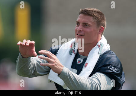 Aug. 03, 2010 - Pittsford, New York, United States of America - 03 August 2010: Buffalo Bills linebacker Paul Posluszny (#51) catches a few passes while recovering from an injury during training camp at Saint John Fisher College in Pittsford, New York..Mandatory Credit -Mark Konezny / Southcreek Global. (Credit Image: © Southcreek Global/ZUMApress.com) Stock Photo