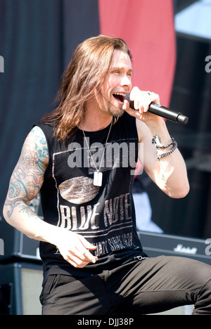 slash-featuring-myles-kennedy-