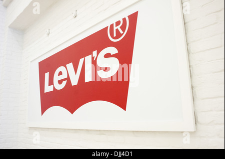 levi strauss \u0026 co jeans label Stock 