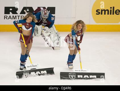 Denver, Colorado, USA. 27th Nov, 2013. The Colorado Avalanche Ice Girls clear the ice during the 3rd. Period at the Pepsi Center Wed. night. The Blues beat the Avalanche 4-1. © Hector Acevedo/ZUMAPRESS.com/Alamy Live News Stock Photo