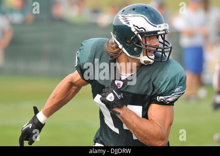 Philadelphia, Pennsylvania, USA. 13th May, 2016. Philadelphia Eagles wide  receiver Kyle Washington (7) heads to the practice field in the rain during  Rookie Minicamp at the NovaCare Complex in Philadelphia, Pennsylvania.  Christopher