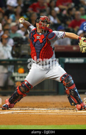 Photo: Atlanta Braves catcher Brian McCann and pitcher Luke Jackson embrace  - SLP2019052613 