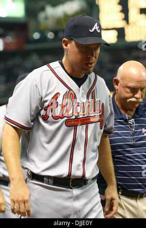 Atlanta Braves give Chipper the entire locker as a retirement gift