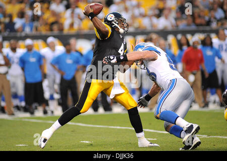 Detroit Lions defensive end Kyle Vanden Bosch (93), wearing red contacts,  before a preseason NFL football game with the Buffalo Bills, Thursday,  Sept. 2, 2010, in Detroit. (AP Photo/Tony Ding Stock Photo - Alamy