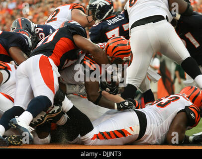 Cincinnati Bengals running back Cedric Peerman warms up prior to an NFL  football game against the Buffalo Bills, Sunday, Oct. 2, 2011, in  Cincinnati. (AP Photo/Al Behrman Stock Photo - Alamy