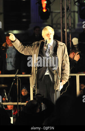 Trafalgar Square, London, UK. 28th November 2013. Mayor of London, Boris Johnson lights the Menorah in Trafalgar Square for Chanukah in the Square 2013 Credit:  Matthew Chattle/Alamy Live News Stock Photo