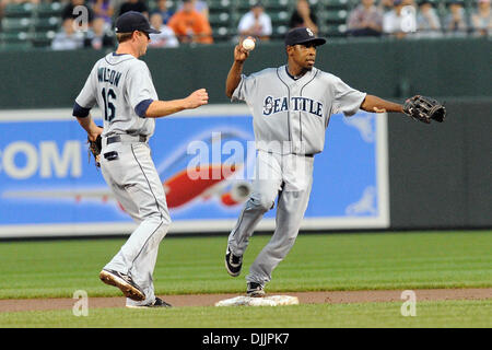 L-R) Munenori Kawasaki, Ichiro Suzuki (Mariners), FEBRUARY 18