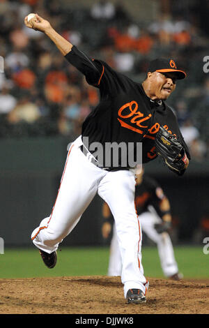 Baltimore Orioles pitcher Alfredo Simon works out as pitchers and ...