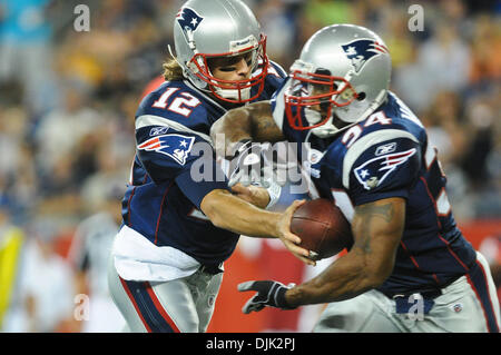 New England Patriots' Jonathan Wilhite (24) warms up before the NFL  football game against the Houston Texans Sunday, Jan. 3, 2010 in Houston.  (AP Photo/Donna McWilliam Stock Photo - Alamy