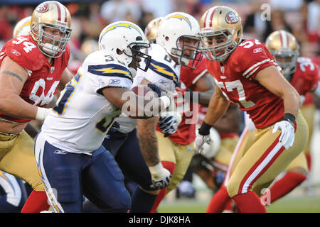 San Diego Chargers FB Mike Tolbert (35) runs around Oakland