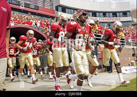 Sept. 7, 2010 - Jacksonville, Florida, United States of America - January 4, 2010: FSU Junior WR Bert Reed (83), one of the few veteran players on FSU's team, takes the field with his team as FSU opened its season against the Samford Bulldogs. FSU defeated Samford 59-6 at Doak Campbell Stadium in Tallahassee, Florida. (Credit Image: © Mike Olivella/ZUMApress.com) Stock Photo