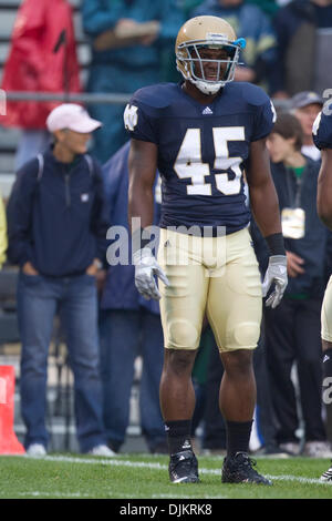 Notre Dame linebacker Darius Fleming runs a drill at the NFL football ...