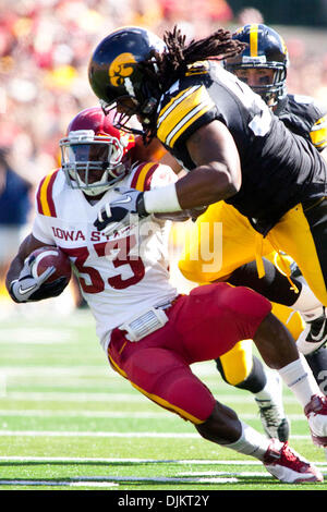 IOWA CITY, IA - OCTOBER 31: Linebacker Pat Angerer #43 of the Iowa Hawkeyes  runs in pursuit against the Indiana Hoosiers at Kinnick Stadium on October  31, 2009 in Iowa City, Iowa.