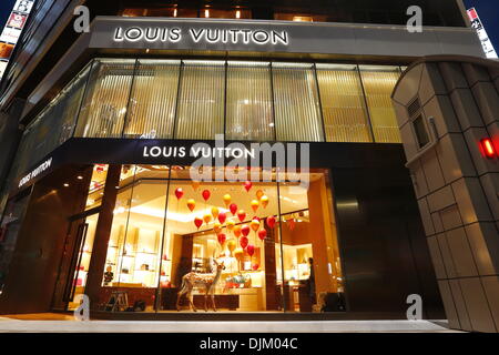 Biggest Louis Vuitton Store In Tokyo