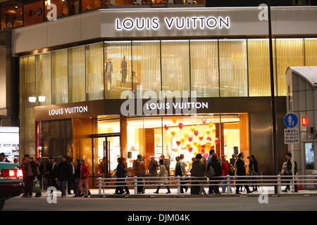 Tokyo, Japan. 28th Nov, 2013. Louis Vuitton store, Nov 28, 2013 : Open ceremony for 'LOUIS VUITTON ' store in Shinjuku, Tokyo, Japan. Credit:  Aflo Co. Ltd./Alamy Live News Stock Photo