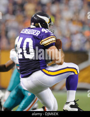 Minnesota Vikings Jim Kleinsasser (40) warms up prior to a game against the  Minnesota Vikings at Heinz field in Pittsburgh PA. Pittsburgh won the game  27-17. (Credit Image: © Mark Konezny/Southcreek Global/ZUMApress.com