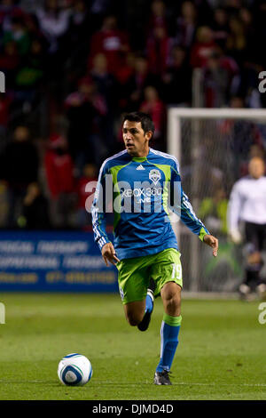 Sept. 25, 2010 - Bridgeview, Illinois, United States of America - Seattle Sounders defender Leonardo Gonzalez (#19) looks down field during the MLS game between the Chicago Fire and the Seattle Sounders at Toyota Park in Bridgeview, IL. The Seattle Sounders defeated the Chicago Fire 1-0. (Credit Image: © Geoffrey Siehr/Southcreek Global/ZUMApress.com) Stock Photo