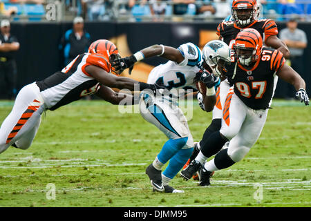 Cincinnati Bengals linebacker Rey Maualuga in action during practice at NFL  football training camp, Wednesday, Aug. 10, 2011 in Georgetown, Ky. (AP  Photo/Al Behrman Stock Photo - Alamy