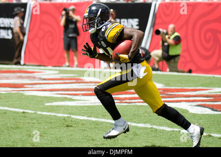 Cincinnati Bengals wide receiver Tyler Boyd (83) makes the diving catch  under pressure from Pittsburgh Steelers' Anthony Chickillo (56) for the  touchdown during the first half of play at Paul Brown Stadium