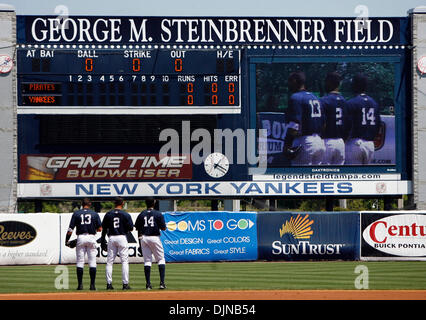 New York Yankees' shortstop Derek Jeter (2) talks to outfielder Austin  Jackson during batting practice at