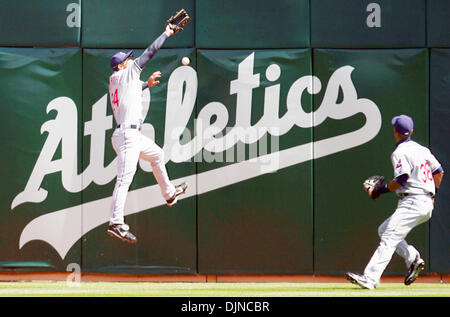 Oakland, Calif. - Cleveland Indians OF Grady Sizemore (24) at bat during  game action on Friday at the Oakland-Alameda County Coliseum. The Oakland  Athletics defeated the Cleveland Indians 10-0. (Credit Image: ©