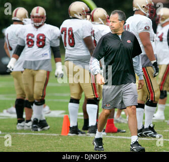 MONDAY, AUGUST 4, 2008, NAPA, CA -..San Francisco 49ers head coach Mike Nolan watches his team practice during their visit to the Oakland Raiders at Redwood Middle School...J.L. Sousa/Register  (Credit Image: © Napa Valley Register/ZUMApress.com) Stock Photo