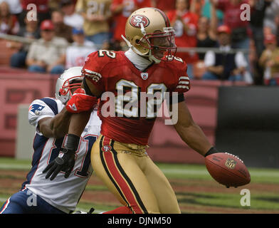 The New England Patriots' Randy Moss (81) can't pull in a pass