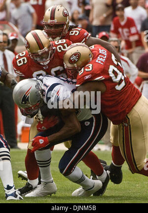 Oct 05, 2008 - San Francisco, California, U.S. - San Francisco 49ers vs New England Patriots at Monster PARK Sunday, October 05, 2008. San Francisco 49ers FS Mark Roman #26 and defensive tackle Ronald Fields #93 stop New England Patriots wide receiver Randy Moss #81 (Credit Image: © Al Golub/ZUMApress.com) Stock Photo