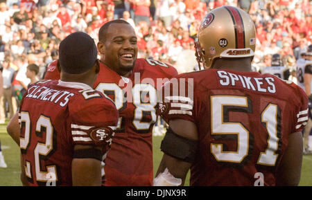 Oct 26, 2008 - San Francisco, California, U.S. - San Francisco 49ers vs St. Louis Rams at Candlestick PARK Sunday, November 16, 2008. San Francisco 49ers cornerback Nate Clements #22,  safety Keith Lewis #28 and linebacker Takeo Spikes #51 discuss how well game is going on the sidelines. (Credit Image: © Al Golub/ZUMApress.com) Stock Photo