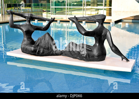 Brazil, Brasilia: Sculptures 'As Laras' in front of the presidencial palace Palacio da Alvorada Stock Photo