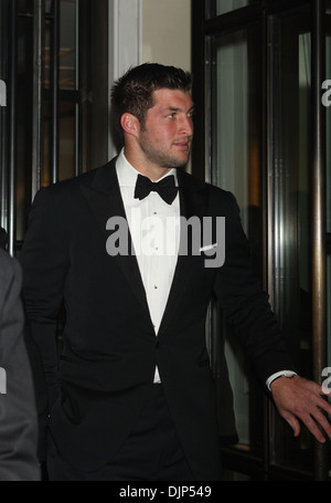 New York Jets quarterback Tim Tebow (15) warms up before of an NFL football  game against the Buffalo Bills on Sunday, Dec. 30, 2012, in Orchard Park,  N.Y. (AP Photo/Bill Wippert Stock