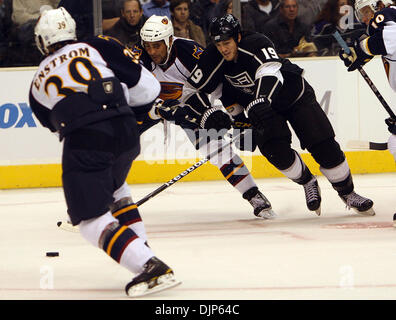 Apr. 06, 2008 - Los Angeles, California, U.S. - Los Angeles Kings' Kevin Westgarth (19) fights for control of the puck against the Atlanta Thrashers' Dustin Byfuglien (33) in the first period during a NHL hockey game at the Staples Center on Tuesday, October 12, 2010, in Los Angeles. (SGVN/Staff Photo by Keith Birmingham/SPORTS) (Credit Image: © San Gabriel Valley Tribune/ZUMApress Stock Photo