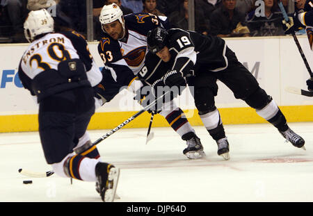 Apr. 06, 2008 - Los Angeles, California, U.S. - Los Angeles Kings' Kevin Westgarth (19) fights for control of the puck against the Atlanta Thrashers' Dustin Byfuglien (33) in the first period during a NHL hockey game at the Staples Center on Tuesday, October 12, 2010, in Los Angeles. (SGVN/Staff Photo by Keith Birmingham/SPORTS) (Credit Image: © San Gabriel Valley Tribune/ZUMApress Stock Photo