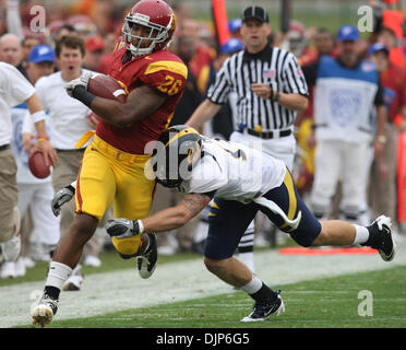 Apr. 10, 2008 - Los Angeles, California, U.S. - Southern California running back Marc Tyler (26) runs for a first down against California in the first half during a NCAA, PAC 10 football game at the Los Angeles Memorial Coliseum on Saturday, October 16, 2010, in Los Angeles. (SGVN/Staff Photo by Keith Birmingham/SPORTS) (Credit Image: © San Gabriel Valley Tribune/ZUMApress.com) Stock Photo